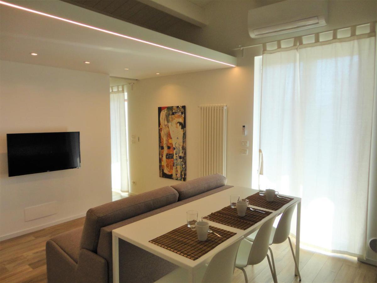 Apartamento Casa Klimt Vicinissima Al Mare Parcheggio Privato Gratuito Se Disponibile Pescara Exterior foto