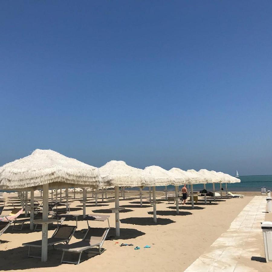 Apartamento Casa Klimt Vicinissima Al Mare Parcheggio Privato Gratuito Se Disponibile Pescara Exterior foto