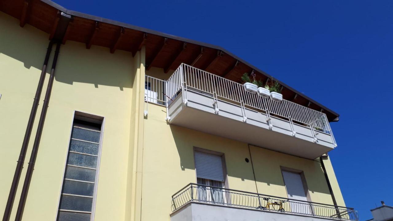 Apartamento Casa Klimt Vicinissima Al Mare Parcheggio Privato Gratuito Se Disponibile Pescara Exterior foto
