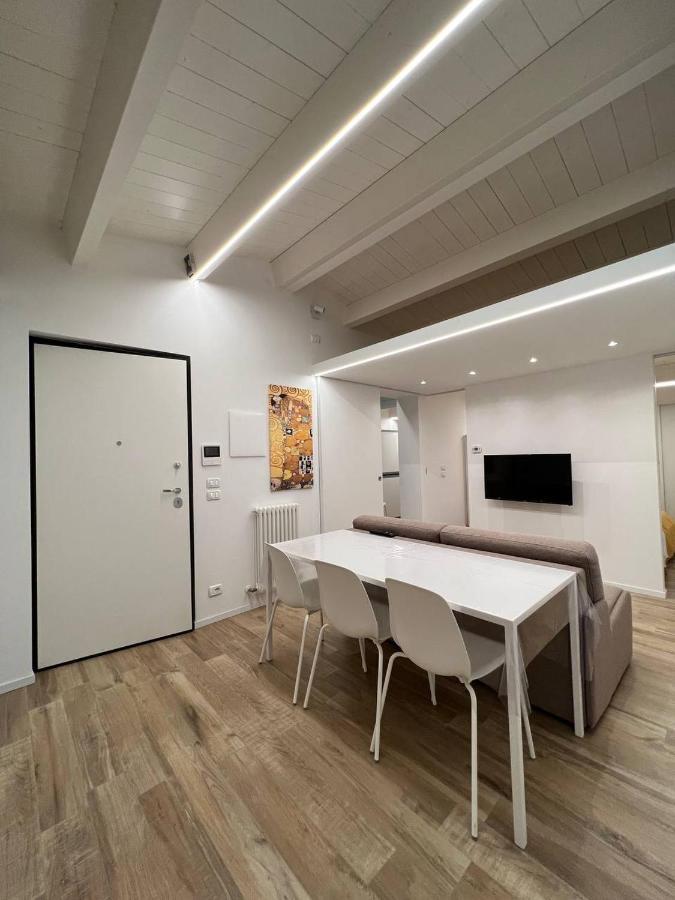 Apartamento Casa Klimt Vicinissima Al Mare Parcheggio Privato Gratuito Se Disponibile Pescara Exterior foto