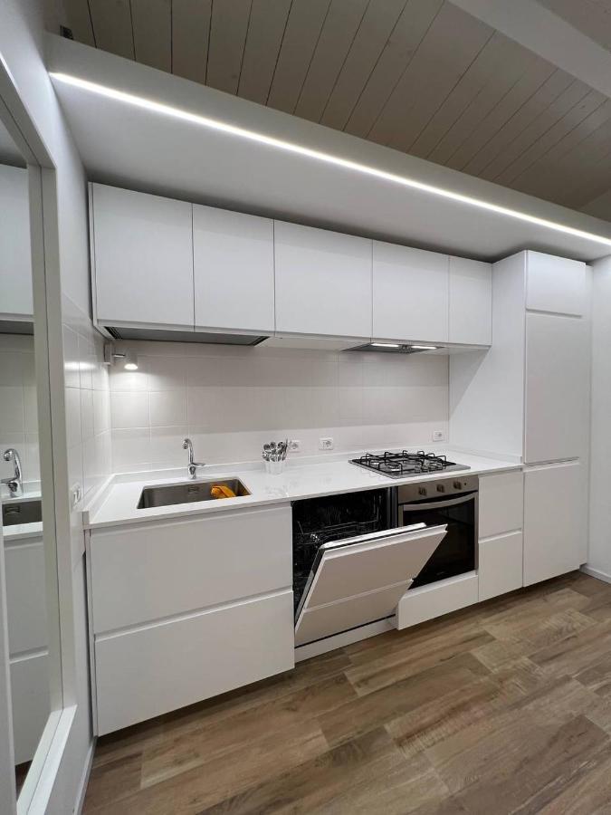 Apartamento Casa Klimt Vicinissima Al Mare Parcheggio Privato Gratuito Se Disponibile Pescara Exterior foto