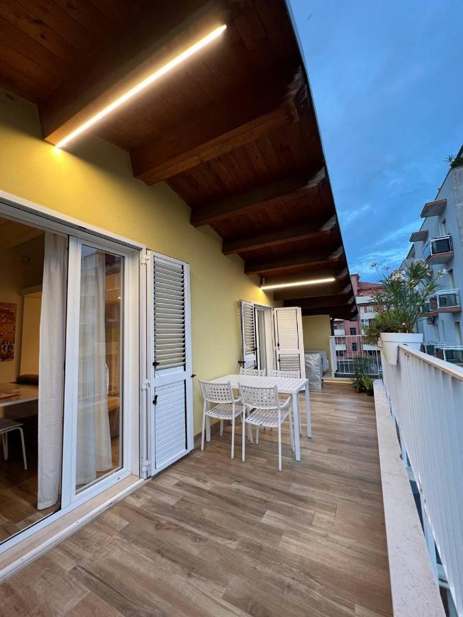 Apartamento Casa Klimt Vicinissima Al Mare Parcheggio Privato Gratuito Se Disponibile Pescara Exterior foto