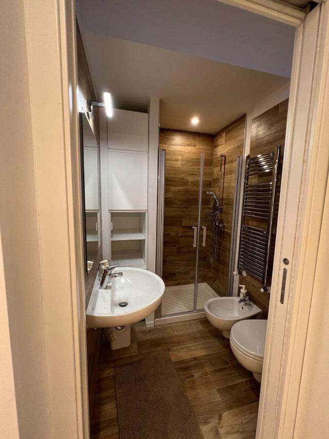 Apartamento Casa Klimt Vicinissima Al Mare Parcheggio Privato Gratuito Se Disponibile Pescara Exterior foto