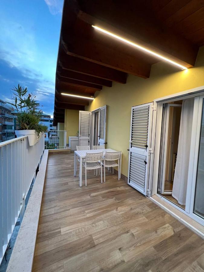 Apartamento Casa Klimt Vicinissima Al Mare Parcheggio Privato Gratuito Se Disponibile Pescara Exterior foto