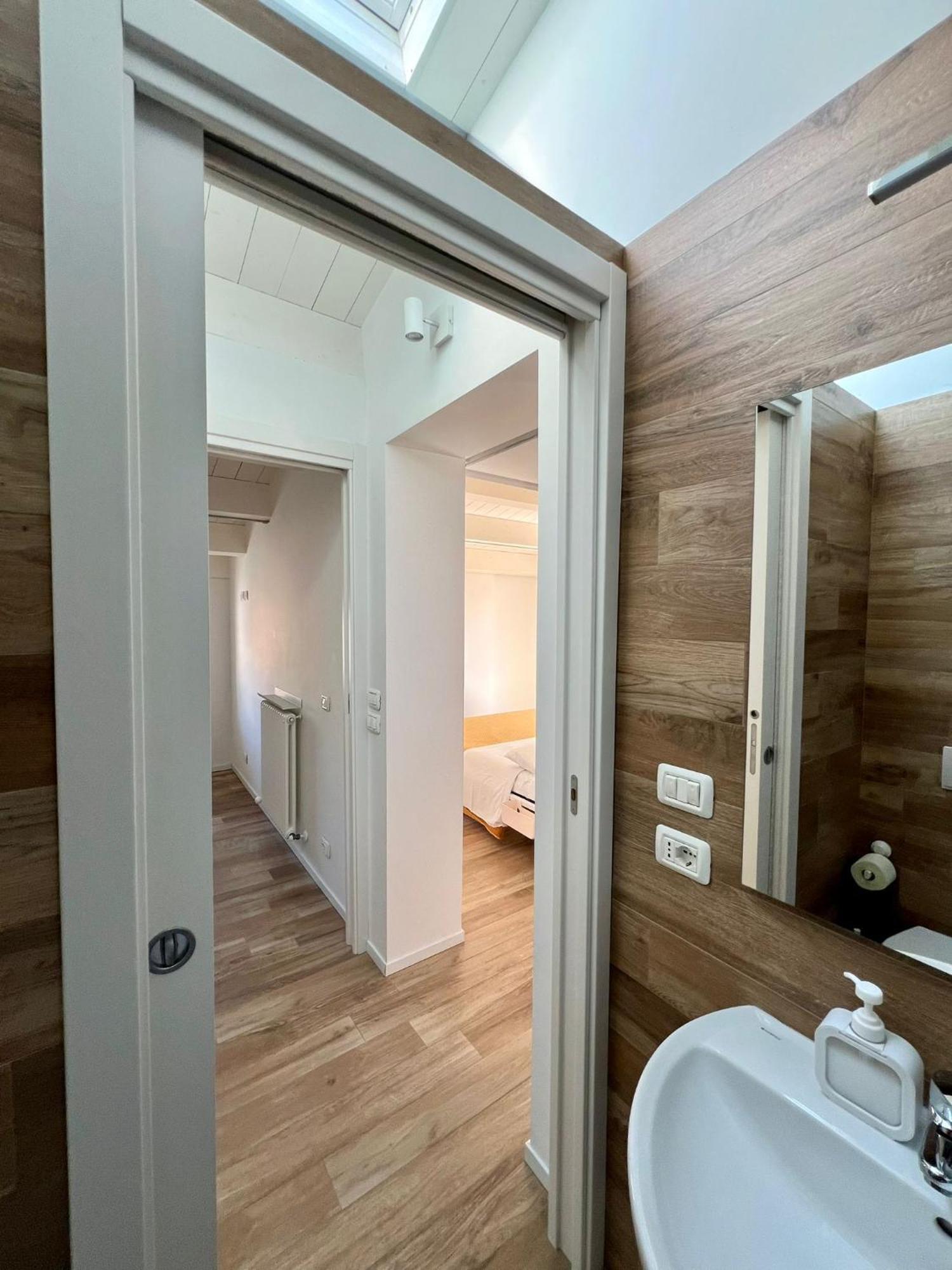 Apartamento Casa Klimt Vicinissima Al Mare Parcheggio Privato Gratuito Se Disponibile Pescara Exterior foto
