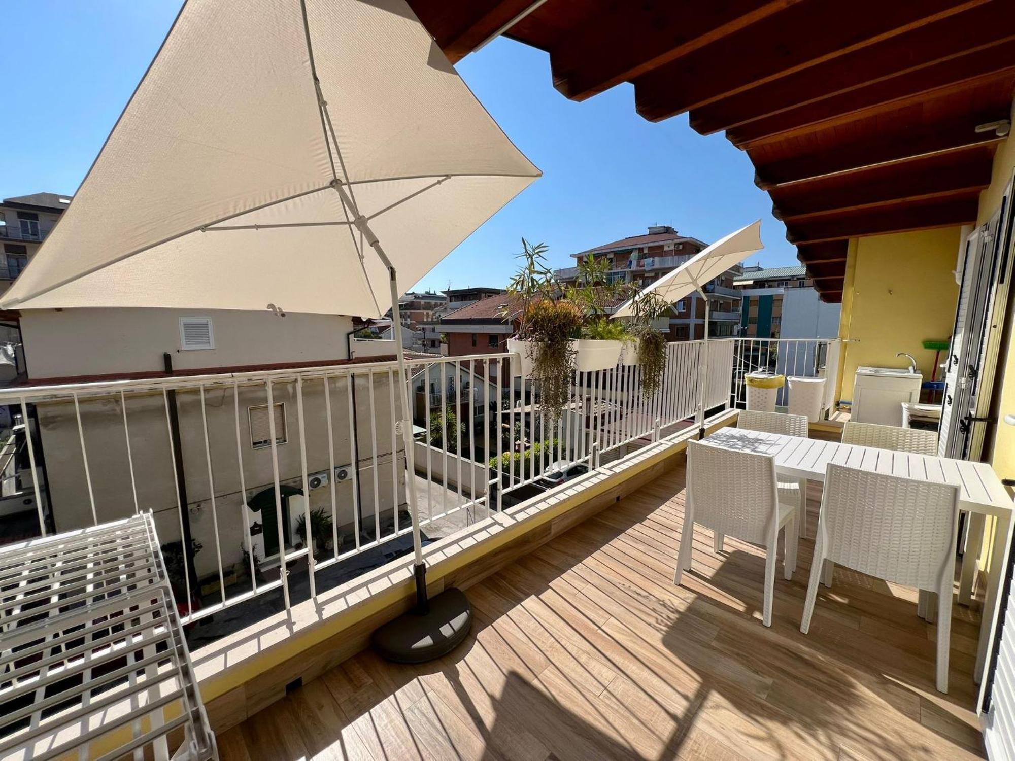 Apartamento Casa Klimt Vicinissima Al Mare Parcheggio Privato Gratuito Se Disponibile Pescara Exterior foto